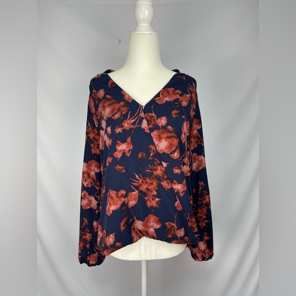 Vince Camuto Tops - Vince Camuto Navy blue Floral faux wrap V-neck blouse women’s size M